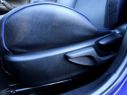 Used 2019 Toyota Corolla SE w/ Carpet Mat Package (TMS) image 9