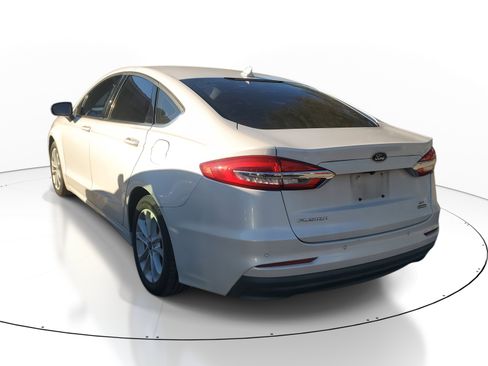 Used 2020 Ford Fusion SE image 4