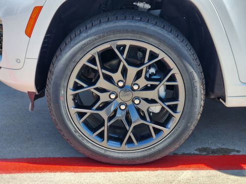 New 2025 Jeep Grand Cherokee Summit w/ Obsidian Package image 8