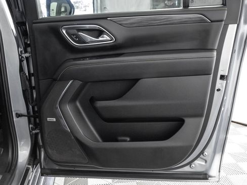 Used 2023 GMC Yukon XL SLT AWD/4WD image 44