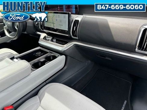 Used 2025 Ford Expedition Platinum w/ Platinum Ultimate Package AWD/4WD image 9