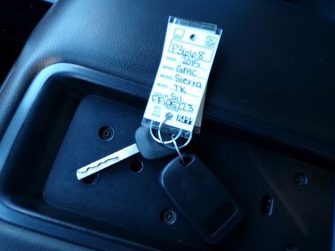 Used 2015 GMC Sierra 2500 SLT w/ Driver Alert Package image 31