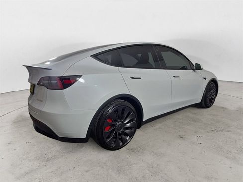Used 2022 Tesla Model Y Performance image 5