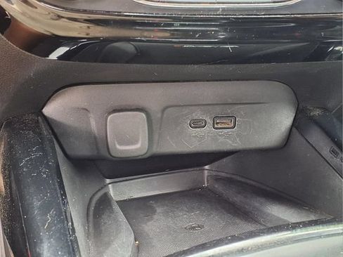 Used 2024 Chevrolet Trax ACTIV w/ Sunroof Package FWD image 12