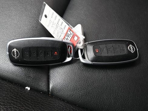 Used 2023 Nissan Pathfinder SL w/ Black Appearance Package image 31