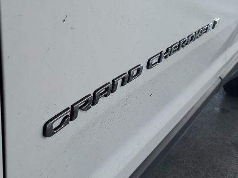 Used 2023 Jeep Grand Cherokee Laredo w/ Trailer Tow Prep Group (B) AWD/4WD image 5
