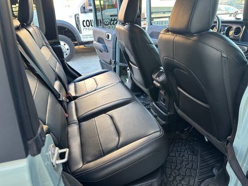 Used 2023 Jeep Wrangler Unlimited Sahara w/ Cold Weather Group AWD/4WD image 18