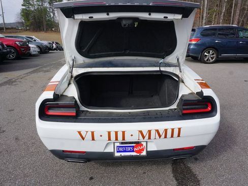 Used 2016 Dodge Challenger SXT image 12