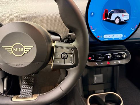 Used 2026 MINI Cooper 4-Door Hardtop image 14