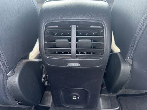 Used 2022 Ford Escape Titanium image 16