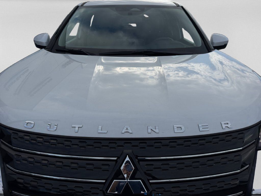 Used 2023 Mitsubishi Outlander SE FWD image 32