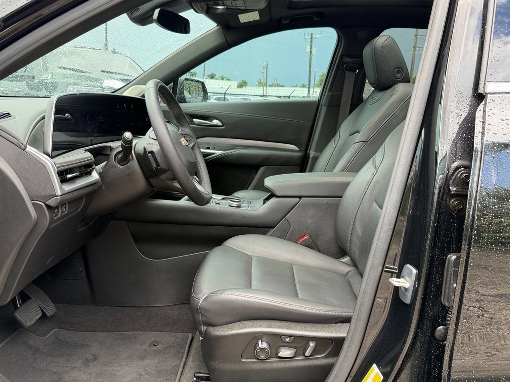 Used 2024 Cadillac XT4 Premium Luxury FWD image 10