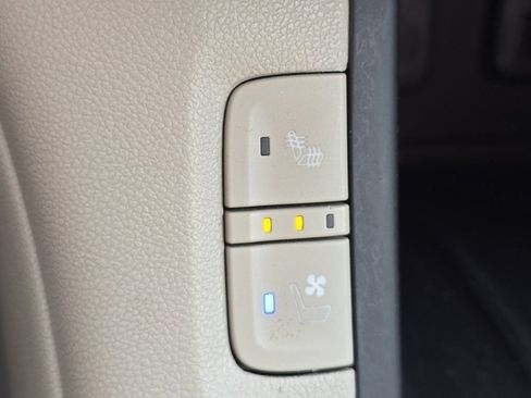 Used 2018 GMC Acadia Denali w/ Technology Package AWD/4WD image 7