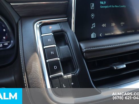 Used 2024 Chevrolet Suburban LT RWD image 33