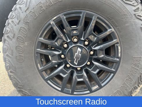 Used 2024 Chevrolet Silverado 2500 ZR2 w/ Technology Package image 11