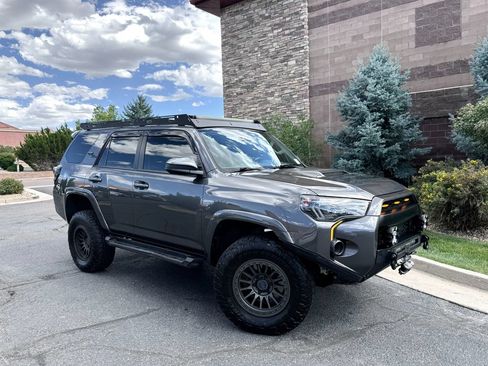 Used 2022 Toyota 4Runner TRD Off-Road AWD/4WD image 2