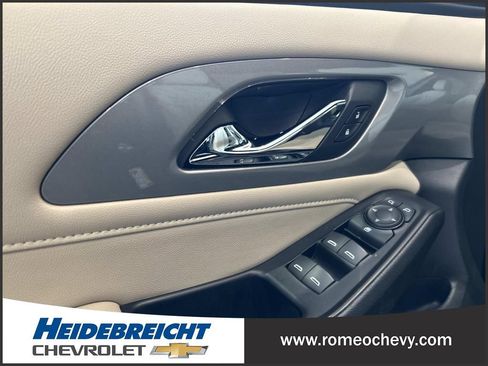 Used 2023 Chevrolet Traverse LS FWD image 11