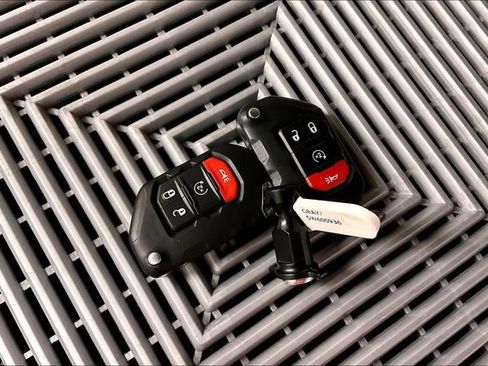 Used 2025 Jeep Wrangler Unlimited Sahara AWD/4WD image 12