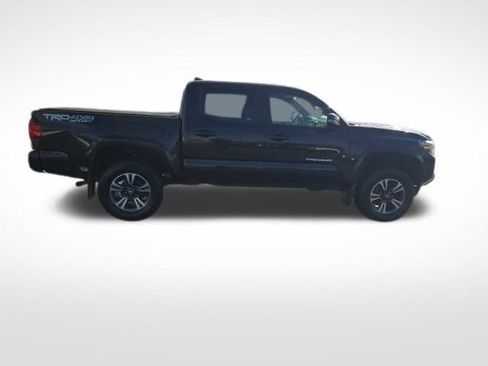 Used 2019 Toyota Tacoma TRD Sport image 8