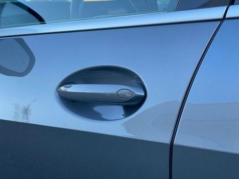 Used 2023 BMW X7 xDrive40i w/ Executive Package image 34