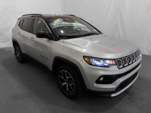 Used 2025 Jeep Compass Limited image 10