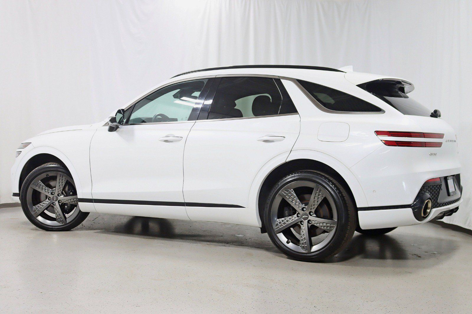 Used 2023 Genesis GV70 3.5T Sport w/ Sport Prestige Package AWD/4WD image 9