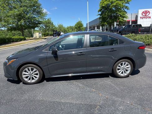 Used 2025 Toyota Corolla LE w/ LE Premium Package FWD image 3