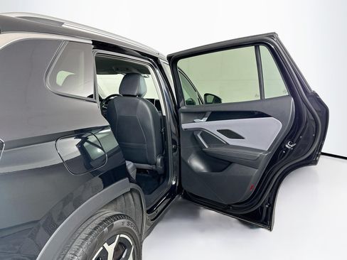 Used 2026 Volkswagen Tiguan SE AWD/4WD image 30