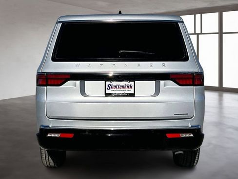 Used 2024 Jeep Wagoneer L Series II image 5