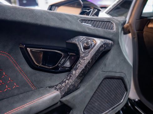 Used 2018 Lamborghini Huracan Performante image 11