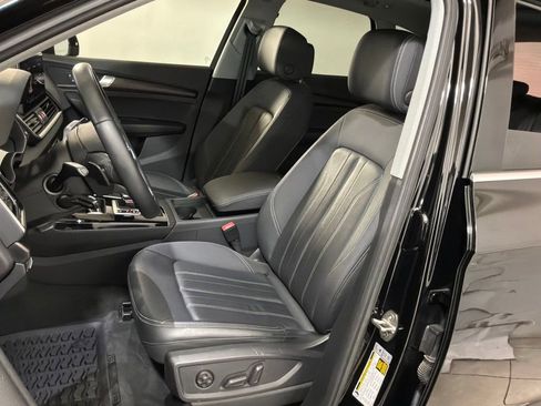 Used 2023 Audi Q5 2.0T Premium w/ Convenience Package AWD/4WD image 4