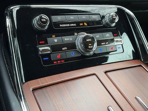 Used 2018 Lincoln Navigator Reserve w/ Technology Package image 28