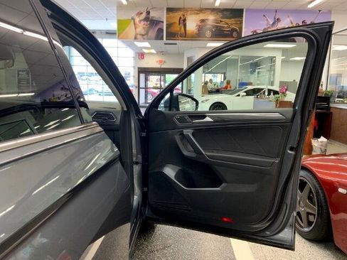 Used 2019 Volkswagen Tiguan SEL Premium image 33