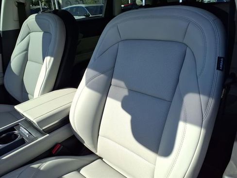 New 2026 Lincoln Nautilus Premier AWD/4WD image 8