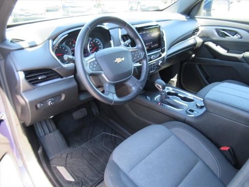 Used 2022 Chevrolet Traverse LT FWD image 15