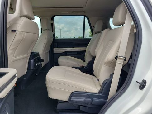Used 2024 Ford Expedition Platinum AWD/4WD image 11