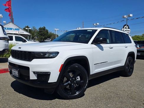 Certified 2023 Jeep Grand Cherokee L Limited w/ Luxury Tech Group II RWD image 3