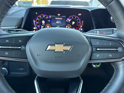 Used 2025 Chevrolet Suburban Premier image 37