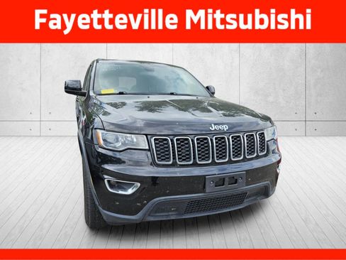 Used 2018 Jeep Grand Cherokee Laredo AWD/4WD image 3