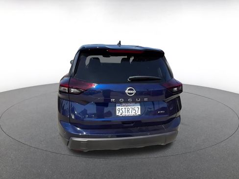 Used 2025 Nissan Rogue SV AWD/4WD image 12
