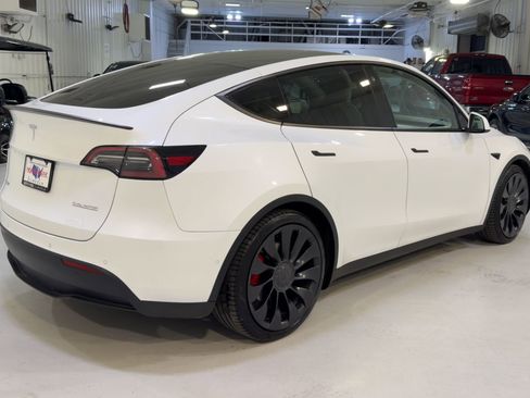 Used 2022 Tesla Model Y Performance AWD/4WD image 9