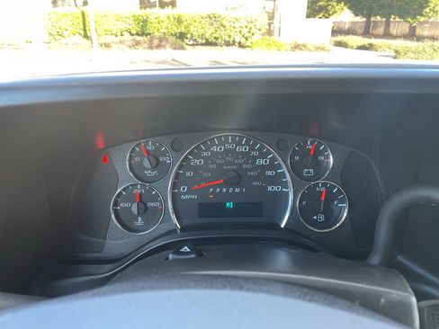 Used 2024 Chevrolet Express 2500 w/ Driver Convenience Package image 25