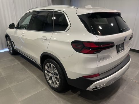 New 2026 BMW X5 xDrive50e w/ Climate Comfort Package image 4