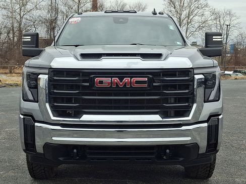Used 2024 GMC Sierra 2500 Pro w/ Convenience Package image 3