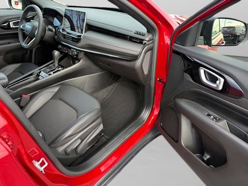 Used 2025 Jeep Compass Latitude w/ Altitude Special Edition image 14