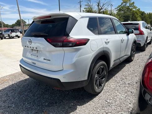 Used 2024 Nissan Rogue SV AWD/4WD image 4