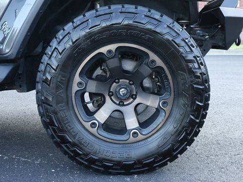 Used 2022 Jeep Wrangler Unlimited Sahara w/ Cold Weather Group AWD/4WD image 20