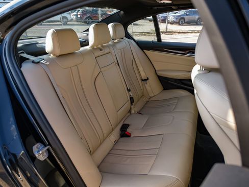 Used 2019 BMW 530e w/ Convenience Package image 35