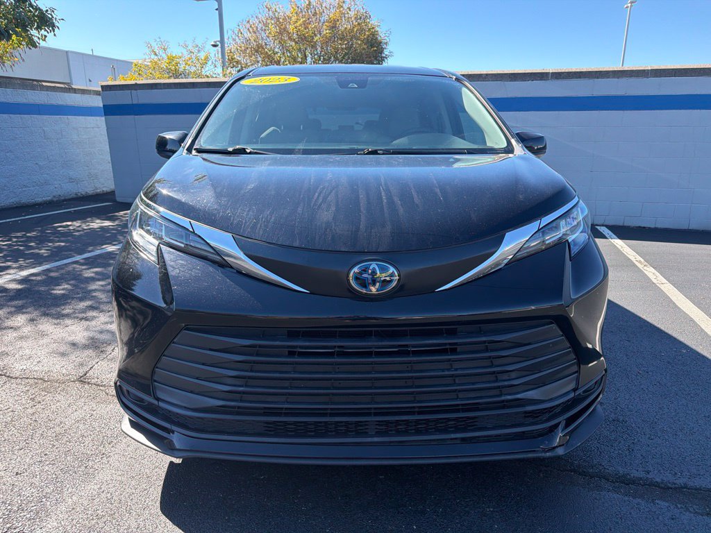 Used 2023 Toyota Sienna LE FWD image 8