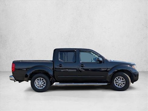 Used 2016 Nissan Frontier SV image 3